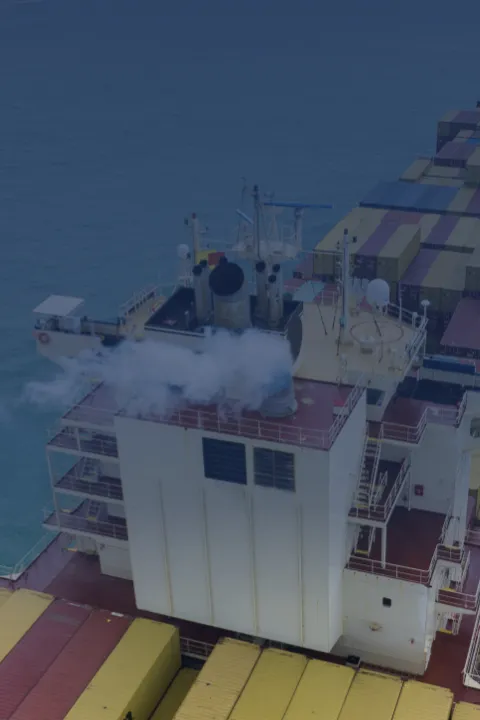 Het schip op deze afbeelding symboliseert onze producten voor CO2-reductie in de scheepvaart