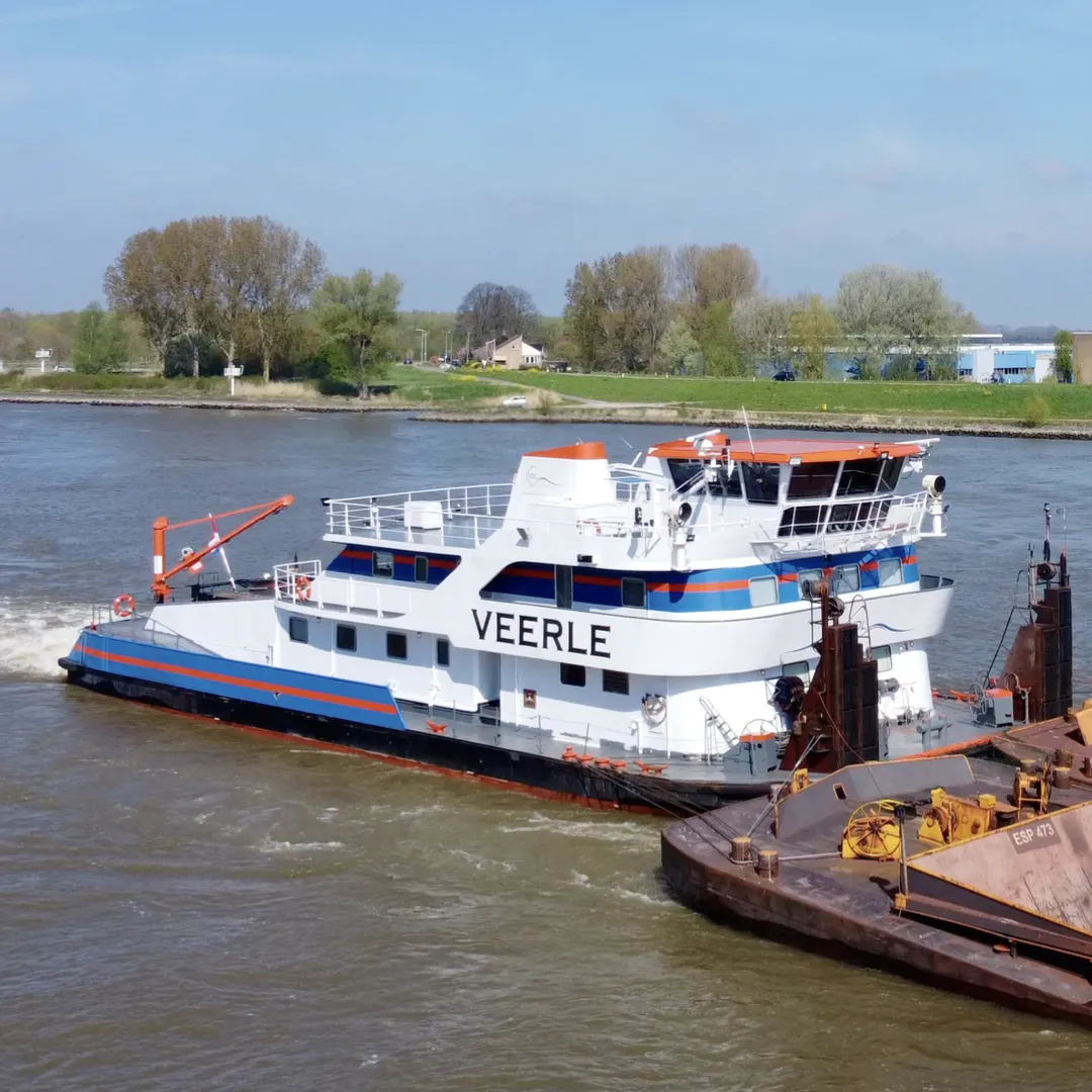 Duwboot Veerle ondergaat CFD-simulaties voor het verbeteren van de hydrodynamica.