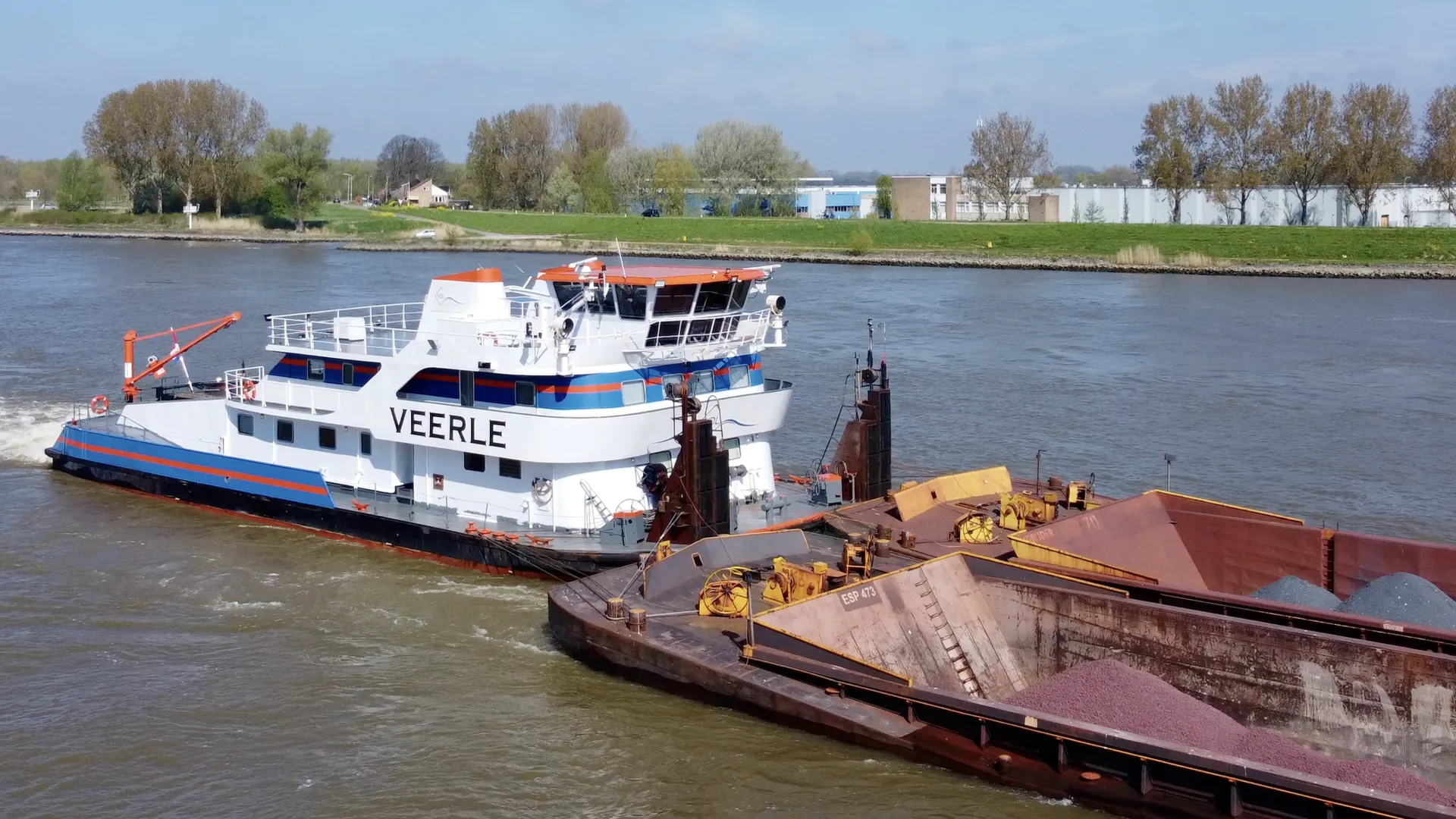 Van de duwboot Veerle zijn de hydrodynamische prestaties van het achterschip met CFD verbeterd.