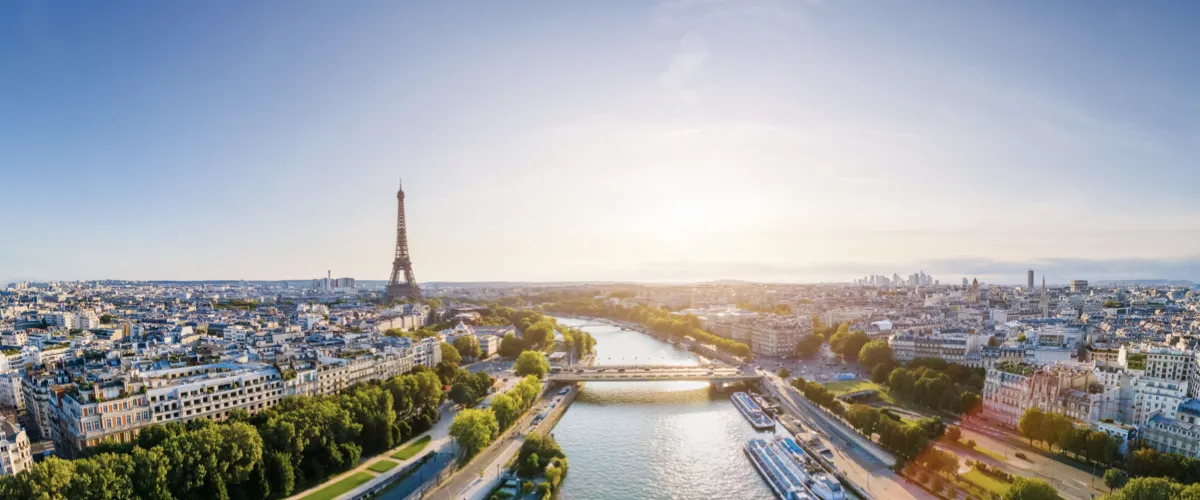 View of Paris with the Eiffel Tower at sunset, reflecting sustainability goals of the Paris Agreement and CO2 reduction