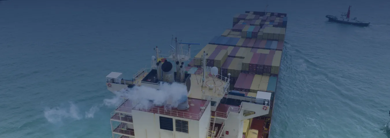 Het schip op deze afbeelding staat symbool voor de producten voor CO2-reductie in de scheepvaart