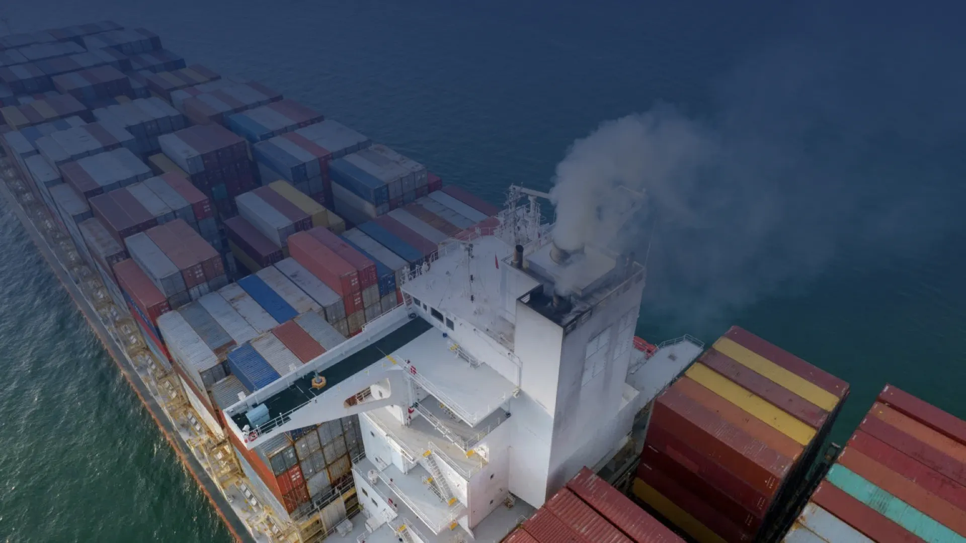 Het schip op deze afbeelding staat symbool voor de producten voor CO2-reductie in de scheepvaart.