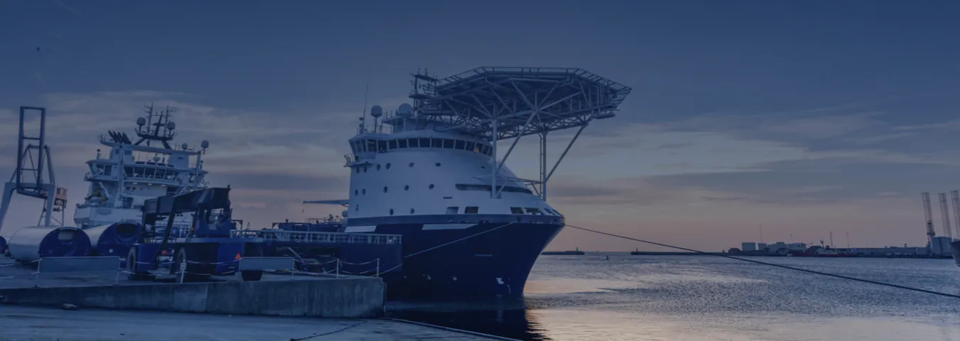 Het schip op deze afbeelding staat symbool voor onze ondersteuning voor een net zero bedrijfsvoering in de scheepvaart