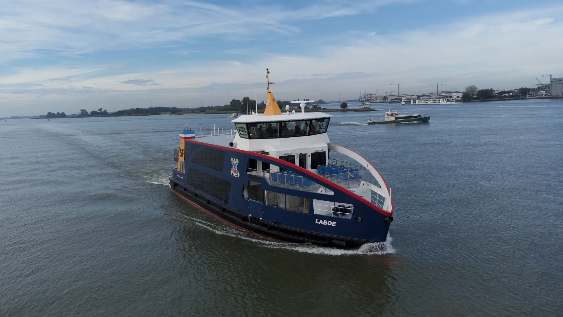 Voor de veerboot, afgebeeld op deze afbeelding, zijn twee CFD-geoptimaliseerde scheepsschroeven ontworpen en geleverd.