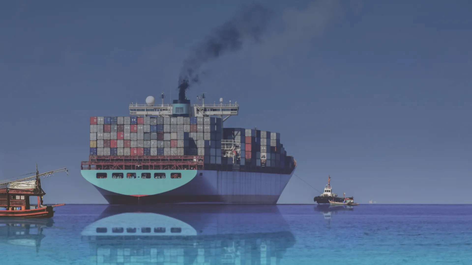 Het vervuilende schip op deze afbeelding symboliseert onze partners met wie we de maritieme sector willen verduurzamen.